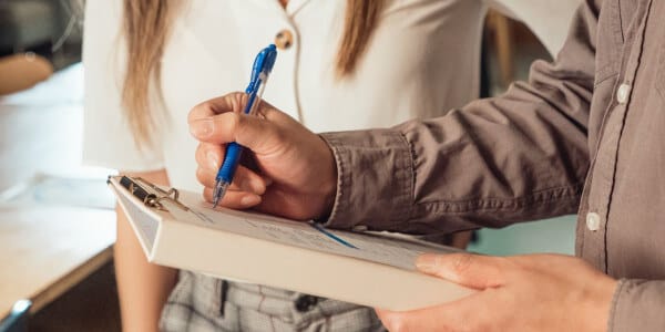 etapy budowy dużej hali namiotowej