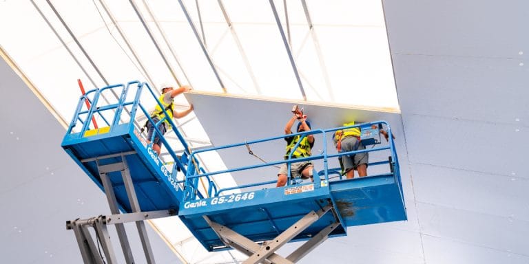 Przykłady sufitu podwieszanego w branżach