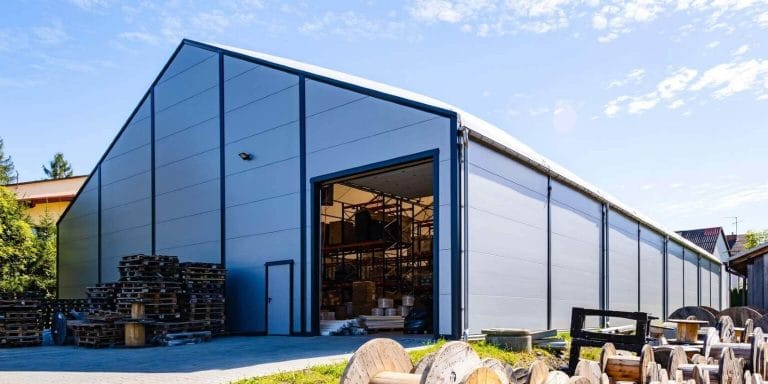 Większa hala w Myślenicach